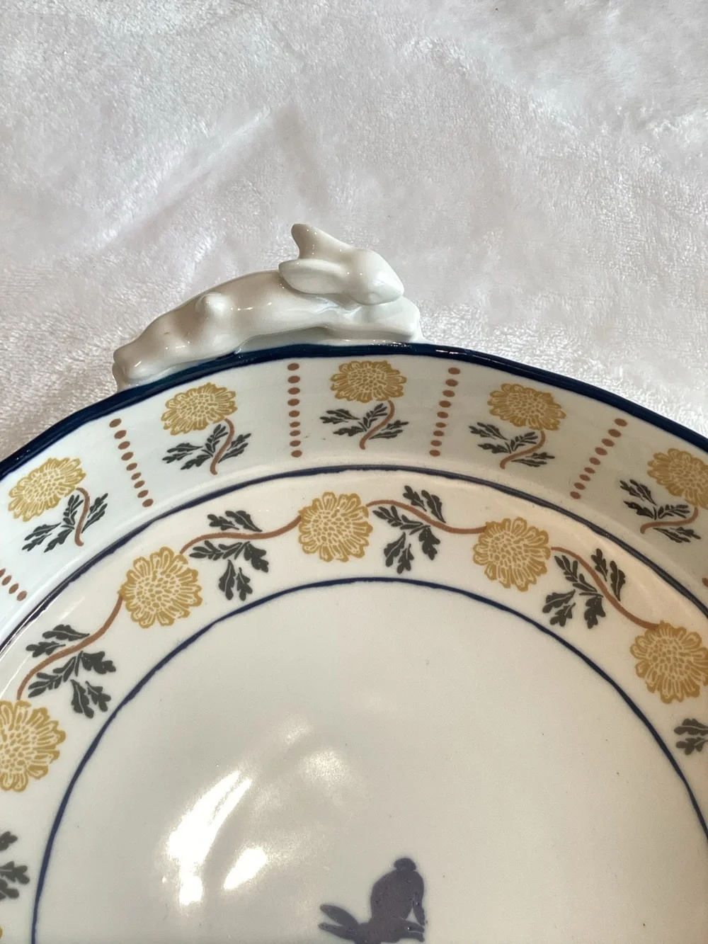 Anthropologie Millie Round Baking Dish Stoneware New Farm Rustic Bunny